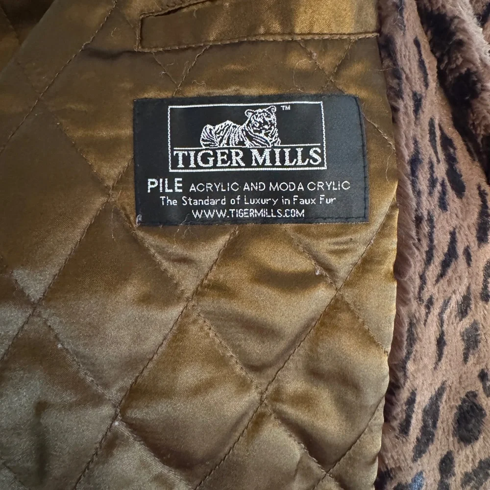 Dennis Basso Brown and Black Puffer Jacket - Picture 7 of 10